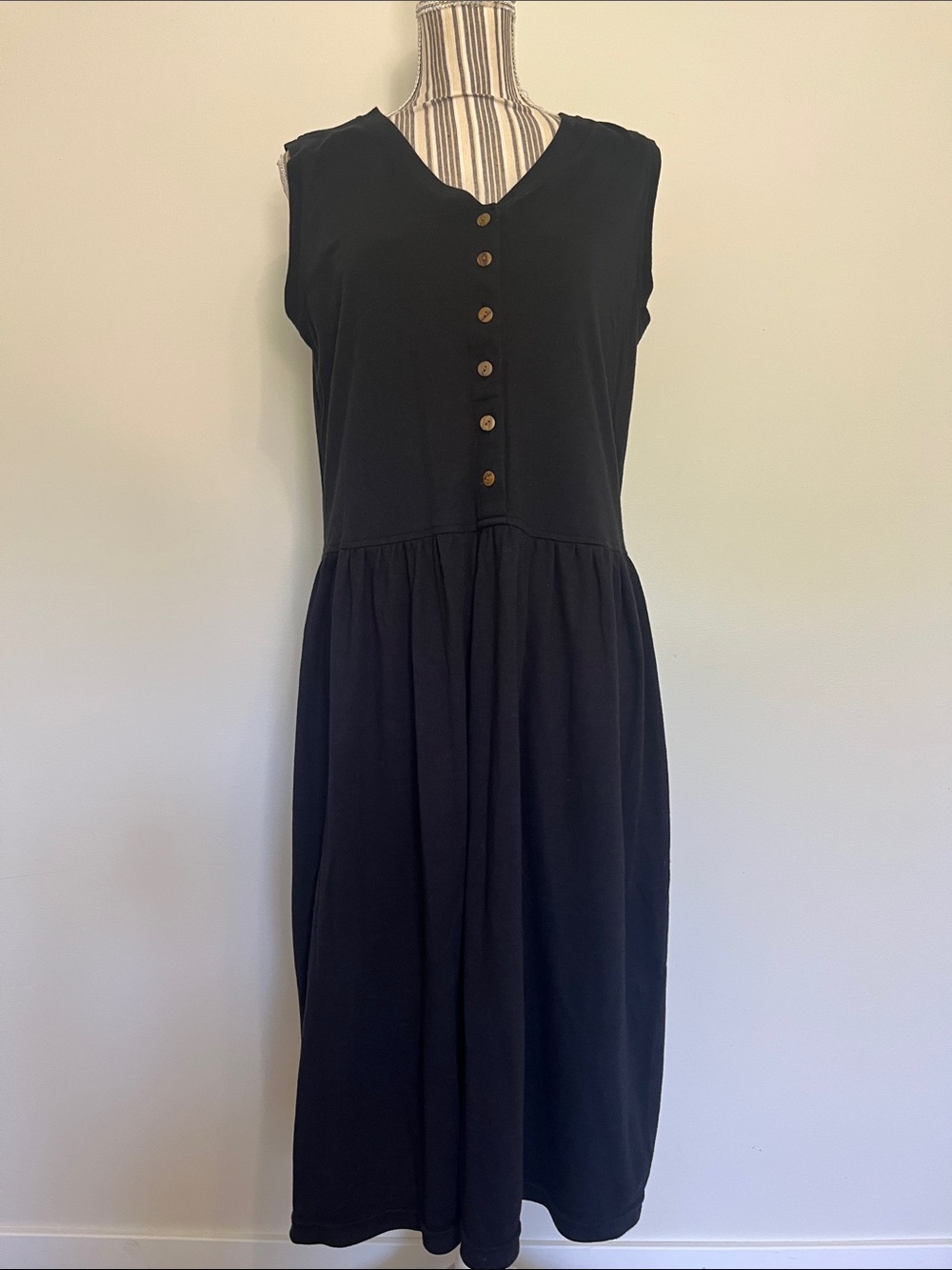 Carolyn Taylor Black Sleeveless Button-Front Midi Dress
